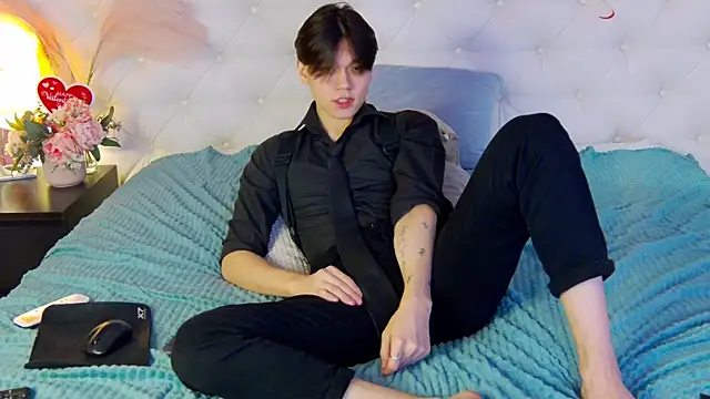 Snapshot of just_gay_ chatting on February 19, 4:33 pm just gay  online show from February 19, 4:33 pm