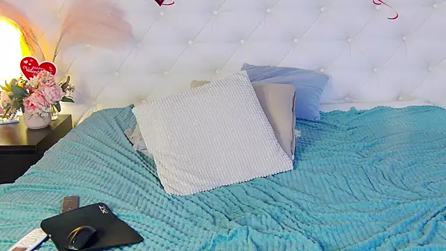 Snapshot of just_gay_ chatting on February 19, 7:38 pm just gay  online show from February 19, 7:38 pm