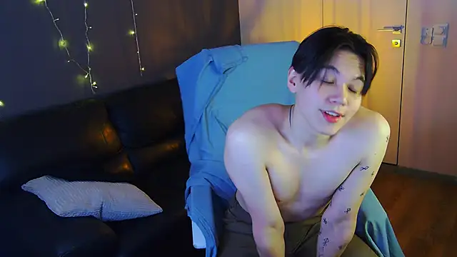 Snapshot of just_gay_ chatting on February 26, 10:42 pm just gay  online show from February 26, 10:42 pm