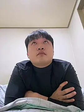 offwhite777 online show from January 31, 1:56 pm