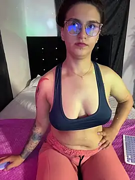 Snapshot of Emma_Giraldo chatting on June 18, 1:39 am Emma Giraldo online show from June 18, 1:39 am