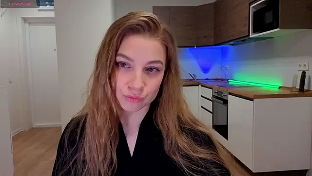 Enjoy everymoment  online show from March 26, 3:01 am