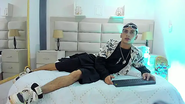 Snapshot of JhoanLeandro chatting on February 7, 4:16 am JhoanLeandro online show from February 7, 4:16 am
