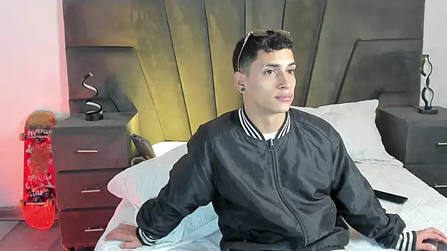 Snapshot of JhoanLeandro chatting on March 18, 4:15 am JhoanLeandro online show from March 18, 4:15 am