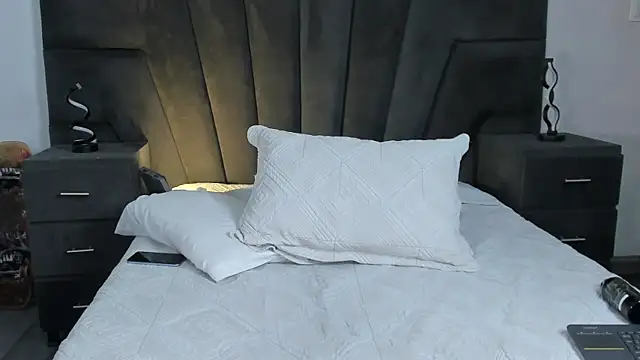 Snapshot of JhoanLeandro chatting on March 18, 10:46 am JhoanLeandro online show from March 18, 10:46 am