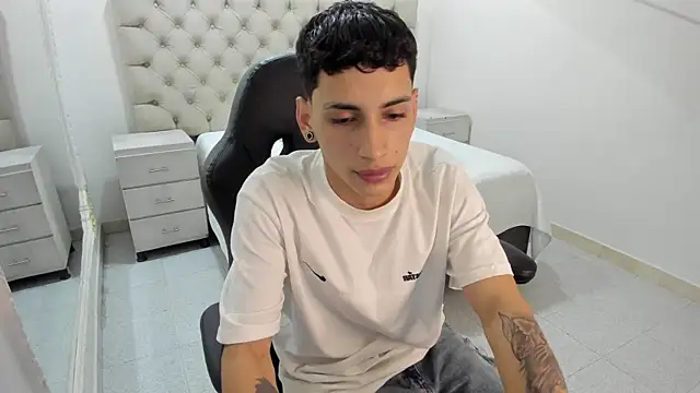 JhoanLeandro online show from November 7, 4:23 am