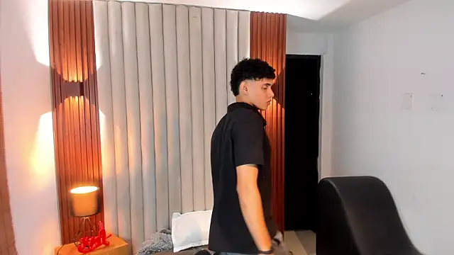 Justin mack online show from February 5, 6:15 pm