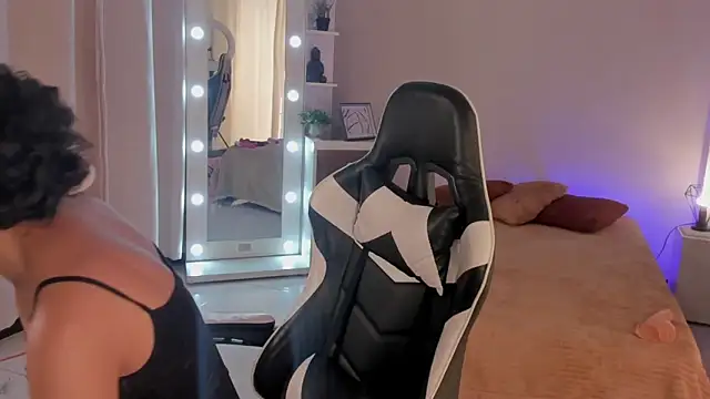 Snapshot of leahaltomm chatting on March 12, 6:11 pm leahaltomm online show from March 12, 6:11 pm