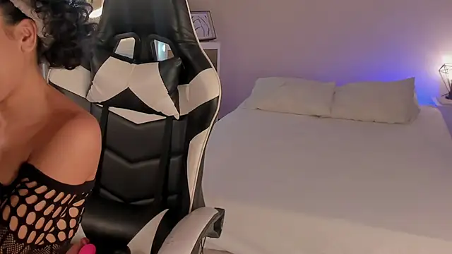 Snapshot of leahaltomm chatting on March 22, 5:41 pm leahaltomm online show from March 22, 5:41 pm