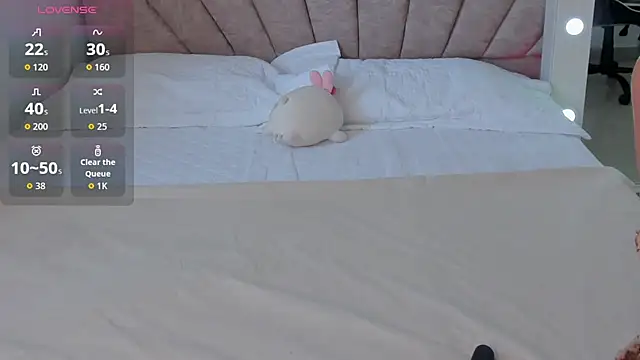 leahaltomm online show from November 10, 8:41 pm