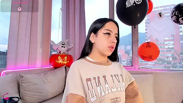 Daphne chers online show from October 31, 2:29 pm