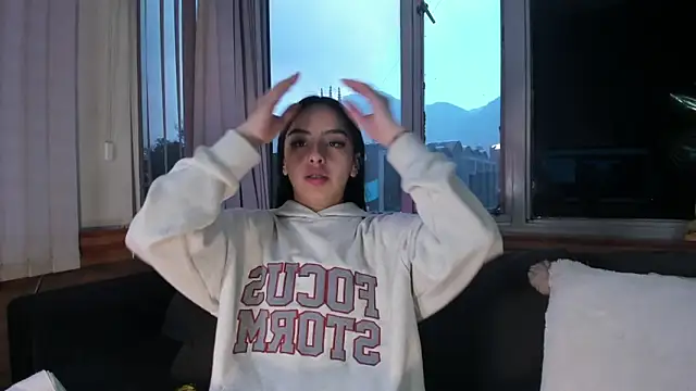 Daphne chers online show from February 11, 8:25 pm