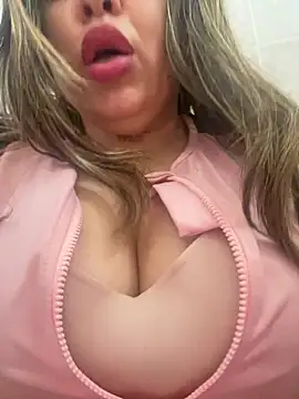 Snapshot of laarti chatting on May 24, 10:09 am laarti online show from May 24, 10:09 am