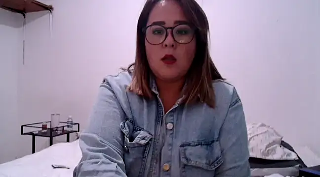 Snapshot of SweetRomina chatting on February 7, 12:42 am SweetRomina online show from February 7, 12:42 am