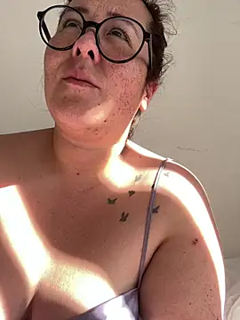 Snapshot of SweetRomina chatting on March 3, 3:29 pm SweetRomina online show from March 3, 3:29 pm