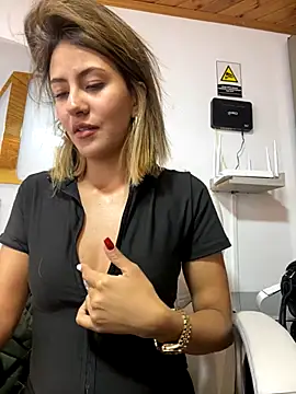 Andrea18 blonde online show from December 13, 7:53 pm