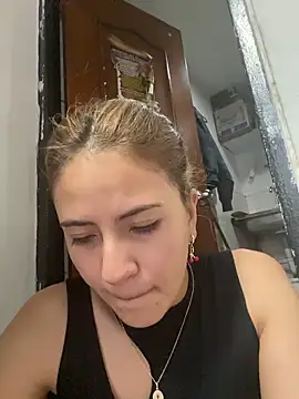 Snapshot of Andrea18_blonde chatting on June 29, 5:24 pm Andrea18 blonde online show from June 29, 5:24 pm