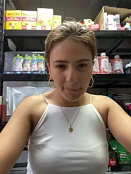 Snapshot of Andrea18_blonde chatting on July 13, 6:33 pm Andrea18 blonde online show from July 13, 6:33 pm