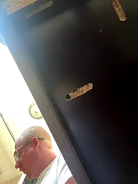 Snapshot of ClimbedCaelum chatting on November 1, 8:22 pm ClimbedCaelum online show from November 1, 8:22 pm