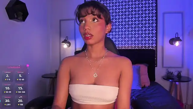 Gigi Strawberry online show from March 7, 4:35 am