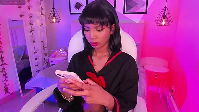 Gigi Strawberry online show from September 18, 4:36 am