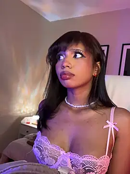 Gigi Strawberry online show from March 1, 2:24 am