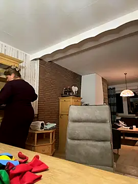 Lars-Lola online show from October 27, 5:28 pm