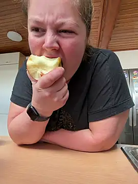 Snapshot of Lars-Lola chatting on February 21, 11:44 am Lars-Lola online show from February 21, 11:44 am