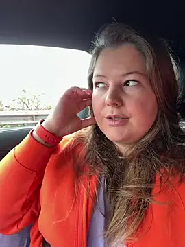 Snapshot of Lars-Lola chatting on March 20, 10:31 am Lars-Lola online show from March 20, 10:31 am