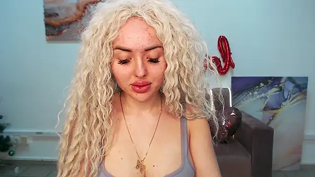 Snapshot of MissisCaty chatting on February 6, 10:43 pm MissisCaty online show from February 6, 10:43 pm