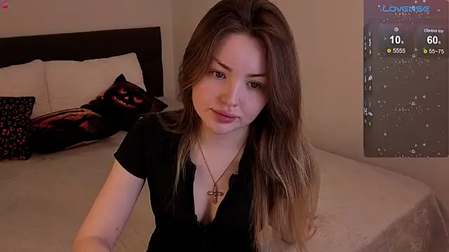 Lora Rosee online show from December 3, 1:31 pm