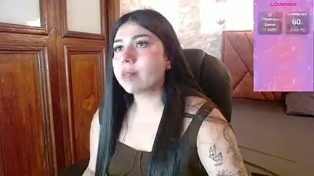Snapshot of sweety_ashly chatting on October 19, 3:07 am sweety ashly online show from October 19, 3:07 am