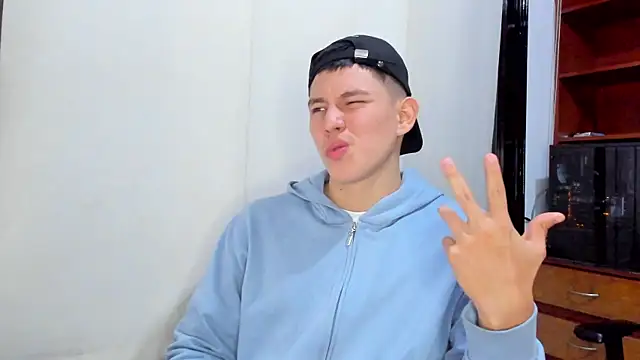 JamesCr  online show from February 12, 4:54 am