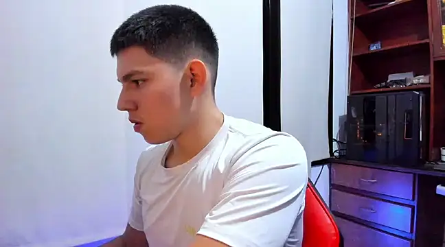 JamesCr  online show from February 16, 9:04 am