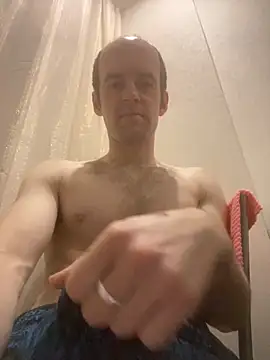 LynnAhNight online show from October 21, 2:45 am