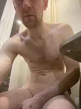 LynnAhNight online show from February 9, 3:32 am