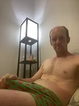 LynnAhNight online show from July 13, 5:05 pm