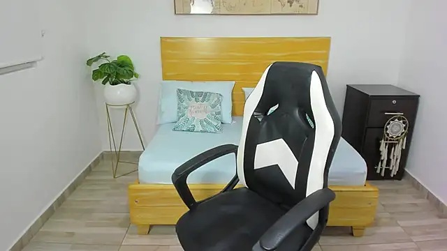 tiffanny doll  online show from March 3, 3:09 pm