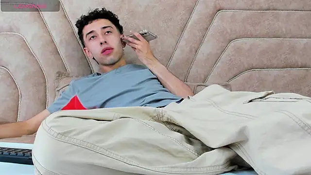 Snapshot of erickblaze_wm chatting on February 19, 2:01 pm erickblaze wm online show from February 19, 2:01 pm