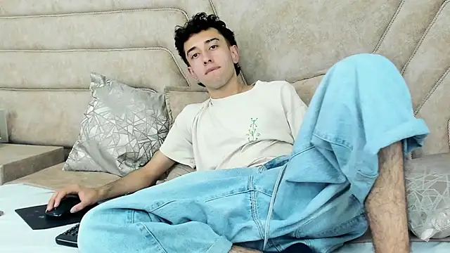 Snapshot of erickblaze_wm chatting on March 3, 4:35 pm erickblaze wm online show from March 3, 4:35 pm