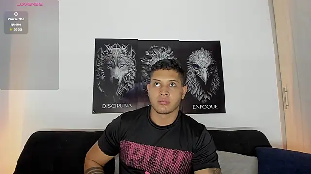 Snapshot of JohanSmith chatting on October 2, 2:07 am JohanSmith online show from October 2, 2:07 am