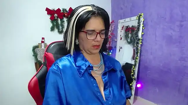 sarasmith3 online show from December 19, 1:01 am