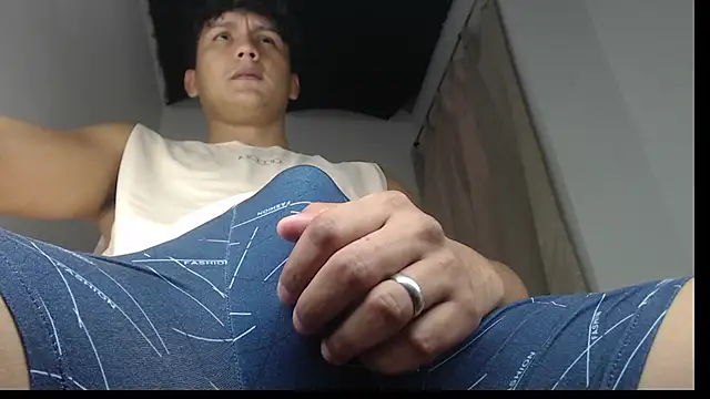 Snapshot of lolplipiwg chatting on February 19, 6:37 pm lolplipiwg online show from February 19, 6:37 pm