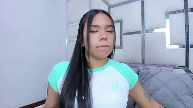 ZoeWan69 online show from April 12, 2:22 pm