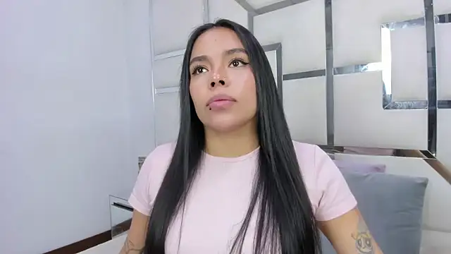 ZoeWan69 online show from April 15, 2:46 pm