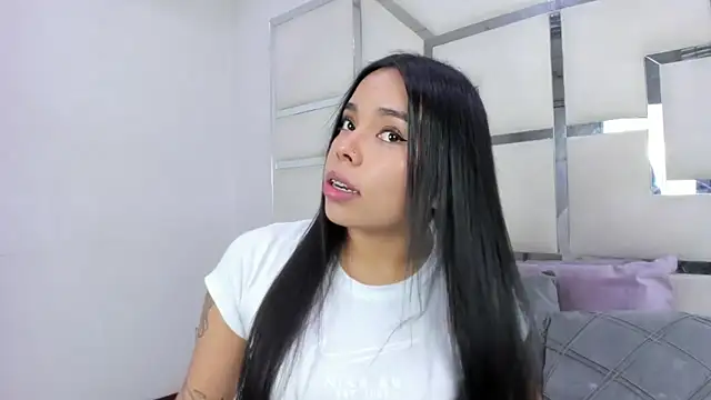 ZoeWan69 online show from May 11, 1:17 pm