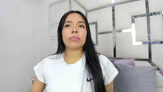 ZoeWan69 online show from May 25, 12:44 pm