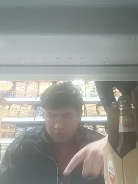 Snapshot of alejandrosilver chatting on February 23, 4:02 pm alejandrosilver online show from February 23, 4:02 pm