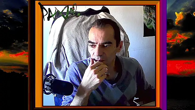 Snapshot of ReyDeBotones chatting on February 26, 2:05 pm ReyDeBotones online show from February 26, 2:05 pm