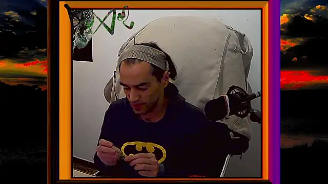 Snapshot of ReyDeBotones chatting on March 3, 8:26 pm ReyDeBotones online show from March 3, 8:26 pm